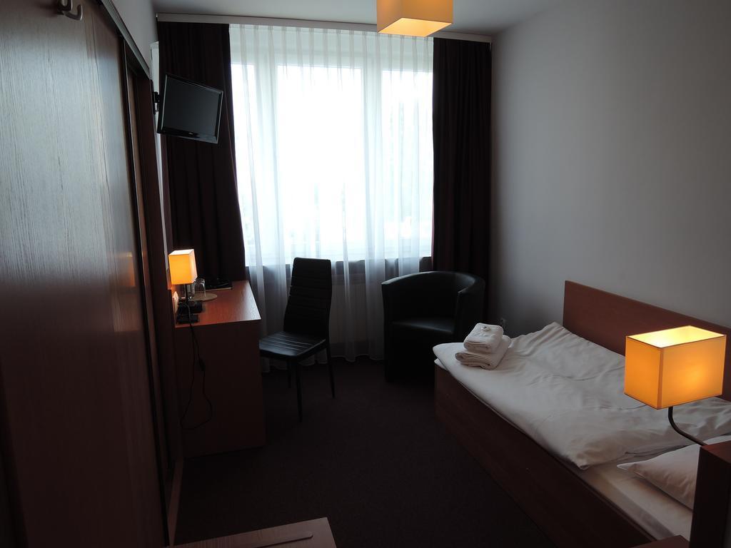 Hotel Pzmot ลูบลิน ภายนอก รูปภาพ