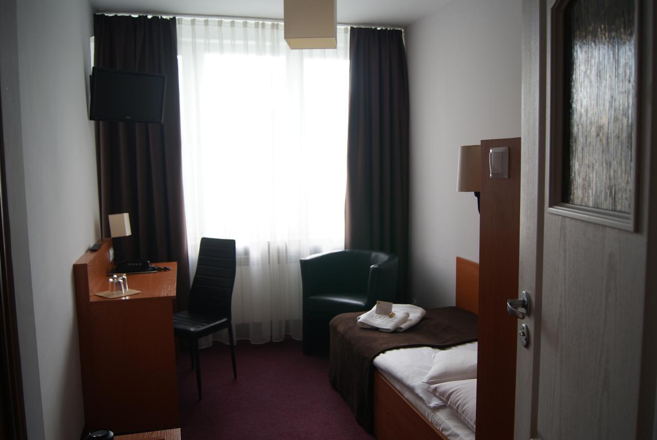 Hotel Pzmot ลูบลิน ภายนอก รูปภาพ