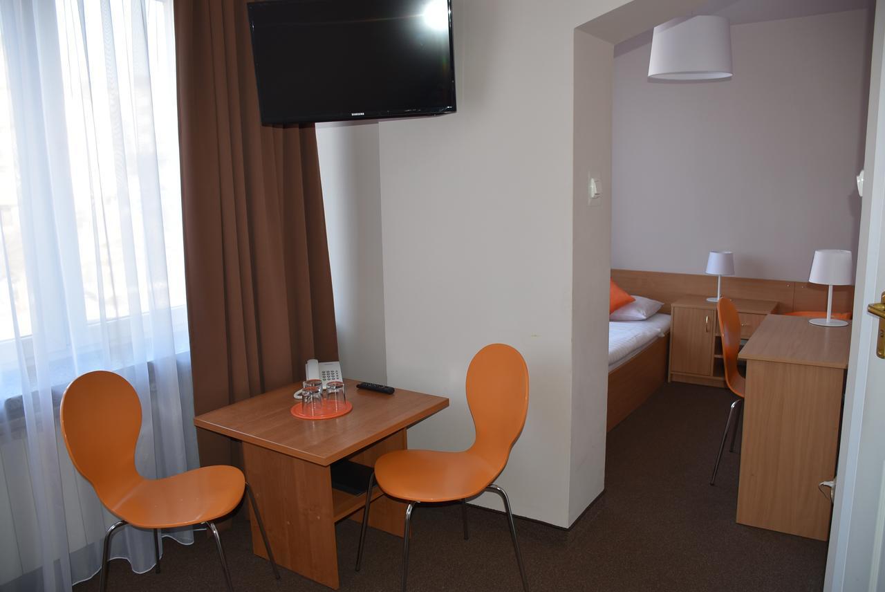Hotel Pzmot ลูบลิน ภายนอก รูปภาพ