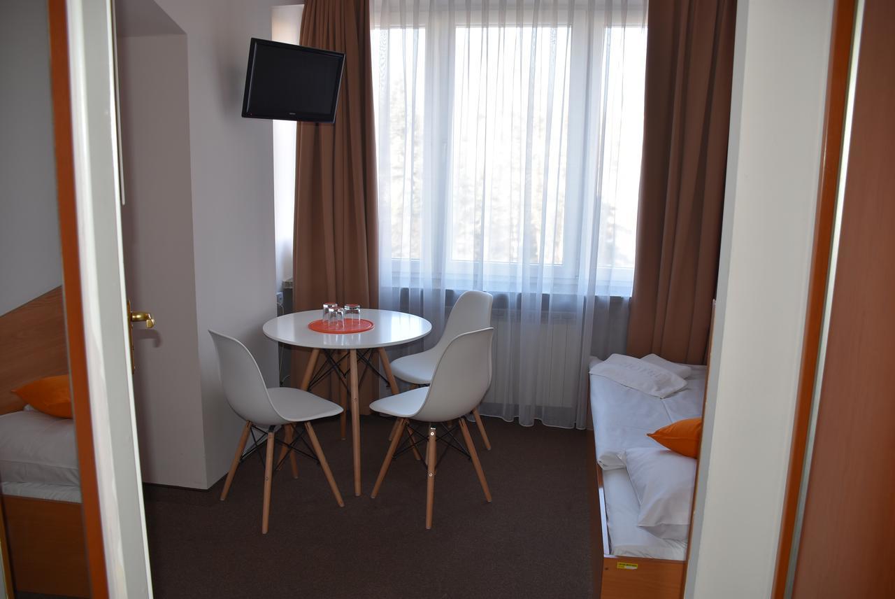 Hotel Pzmot ลูบลิน ภายนอก รูปภาพ