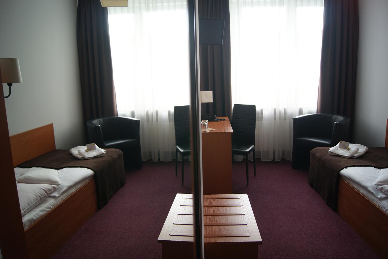 Hotel Pzmot ลูบลิน ภายนอก รูปภาพ
